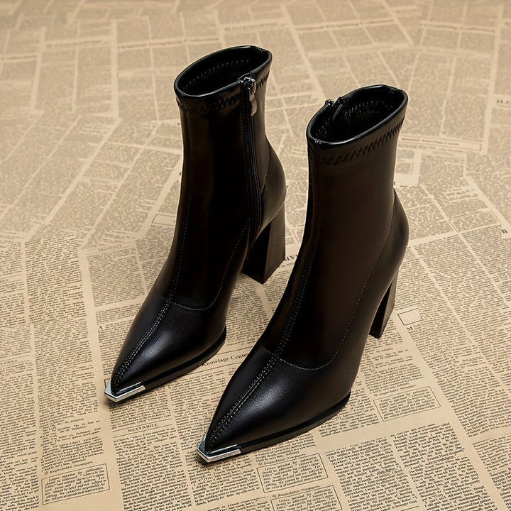 Josephine | Puntige Chunky Heel Enkellaarsjes