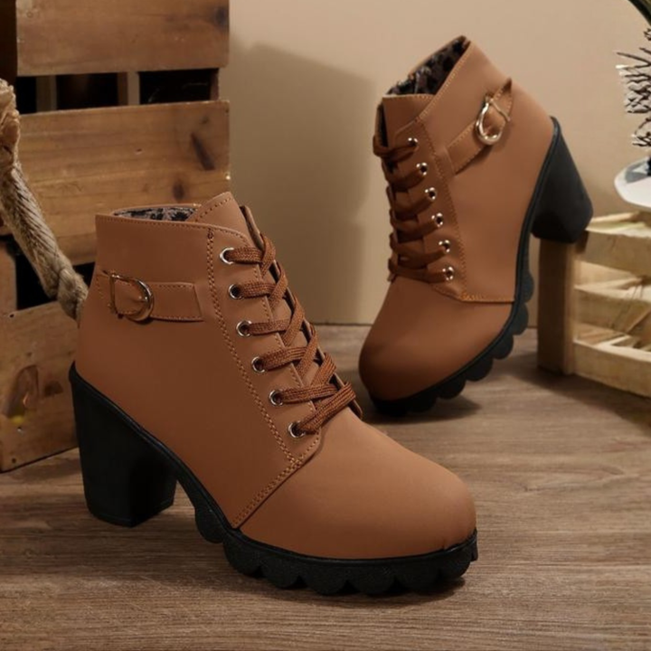 Dames Veterlaarzen met Metalen Gesp en Chunky Zool