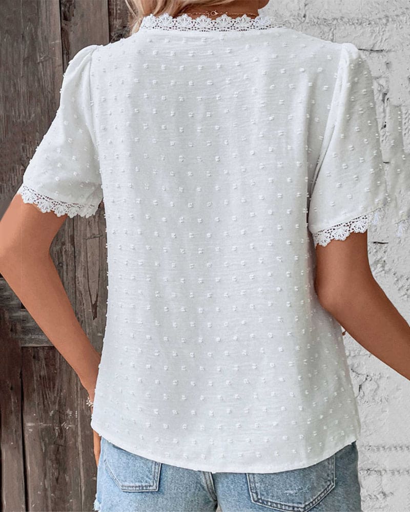 Witte Kanten Top Met V Hals En Subtiele Stipjes Voor Dames