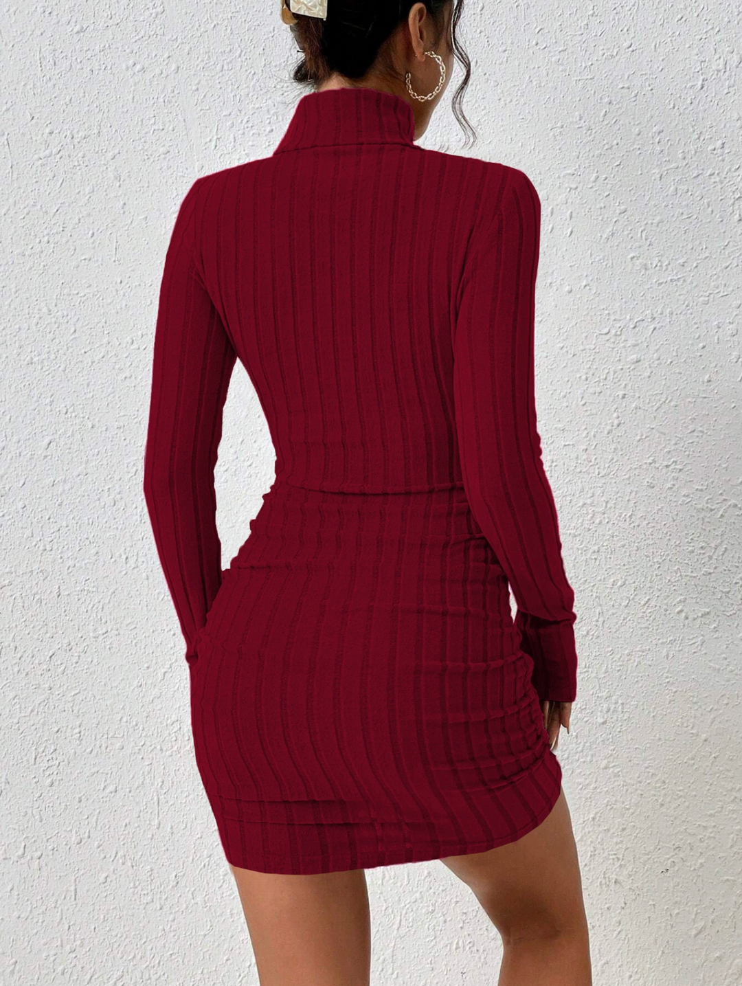 Jurk met hoge col en lange mouwen in slim fit