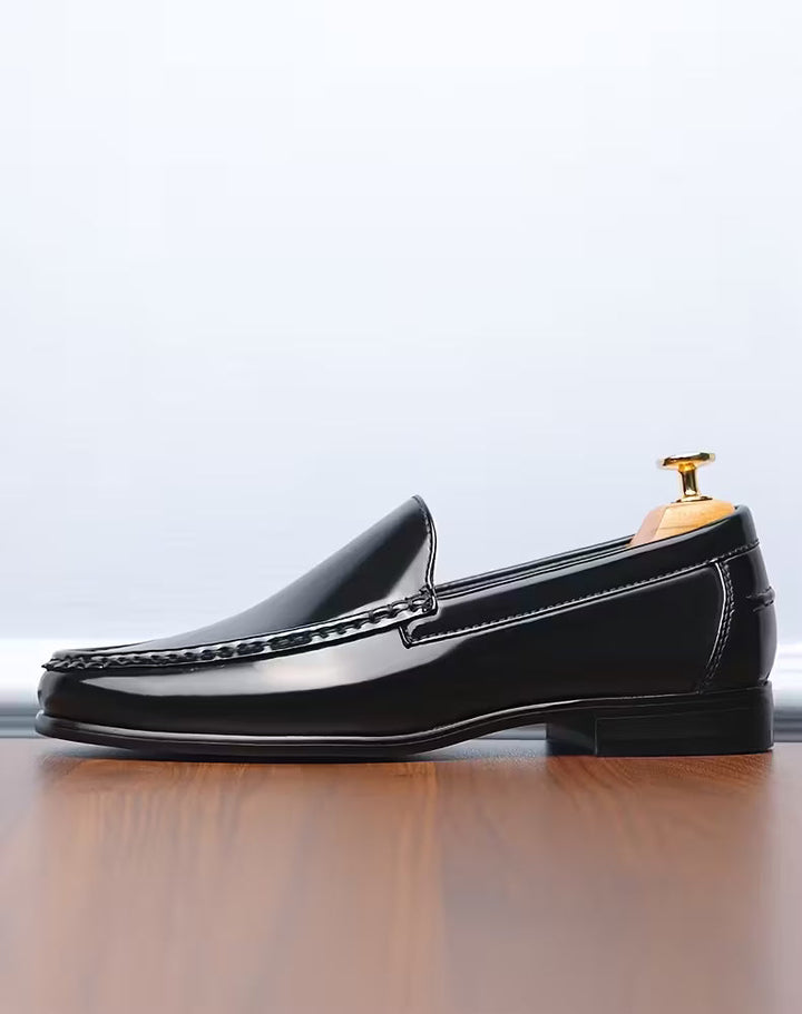 Schoenen met lichtgewicht ontwerp en puntige neus