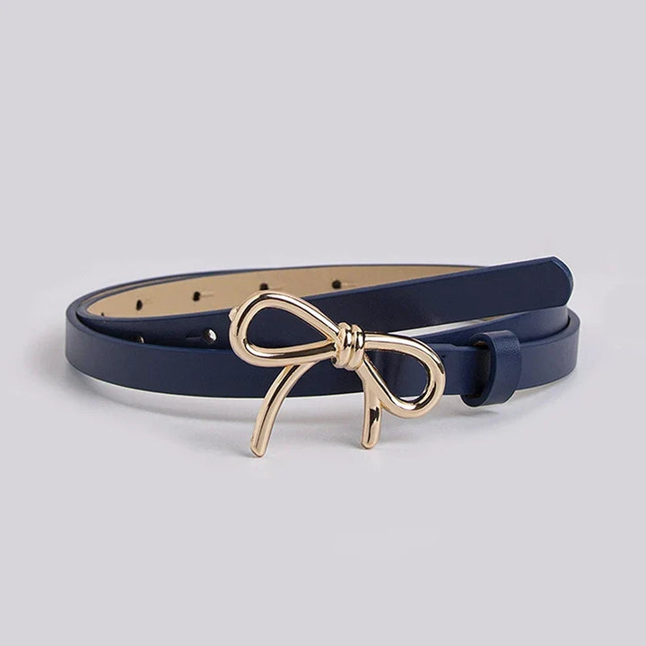 Léonie Riem met Strik