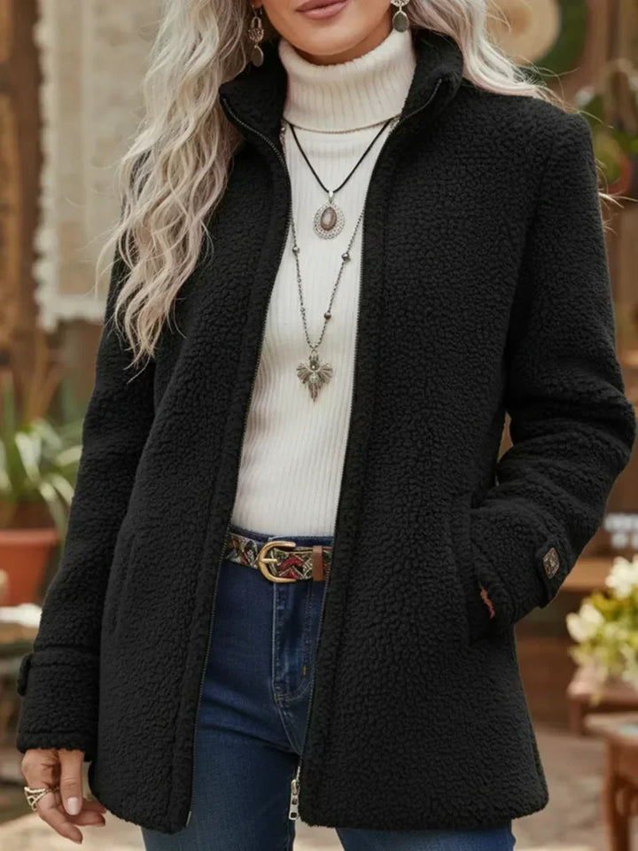 Chanelle | Staande Kraagjacke met doorlopende rits van luxueus lamswolgevoel