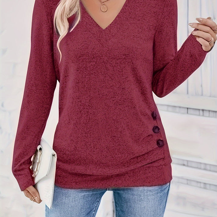 Elise | Elegant V-hals T-shirt met lange mouwen en knoopdetail
