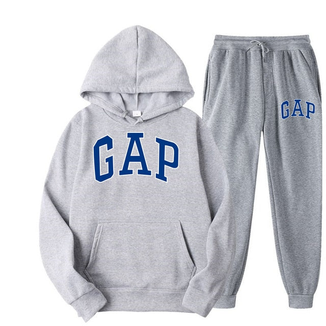 GAP | Modern en comfortabel dames joggingpak met capuchon en tekst