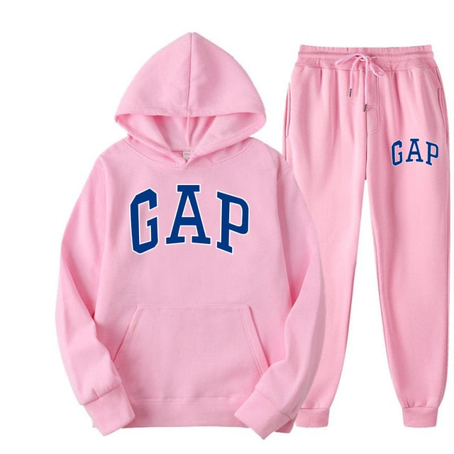 GAP | Modern en comfortabel dames joggingpak met capuchon en tekst