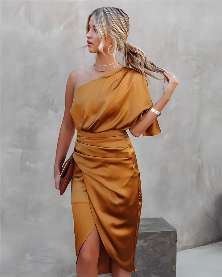 Anouk - Off-Shoulder Satijnen Midi-Jurk met Drapage
