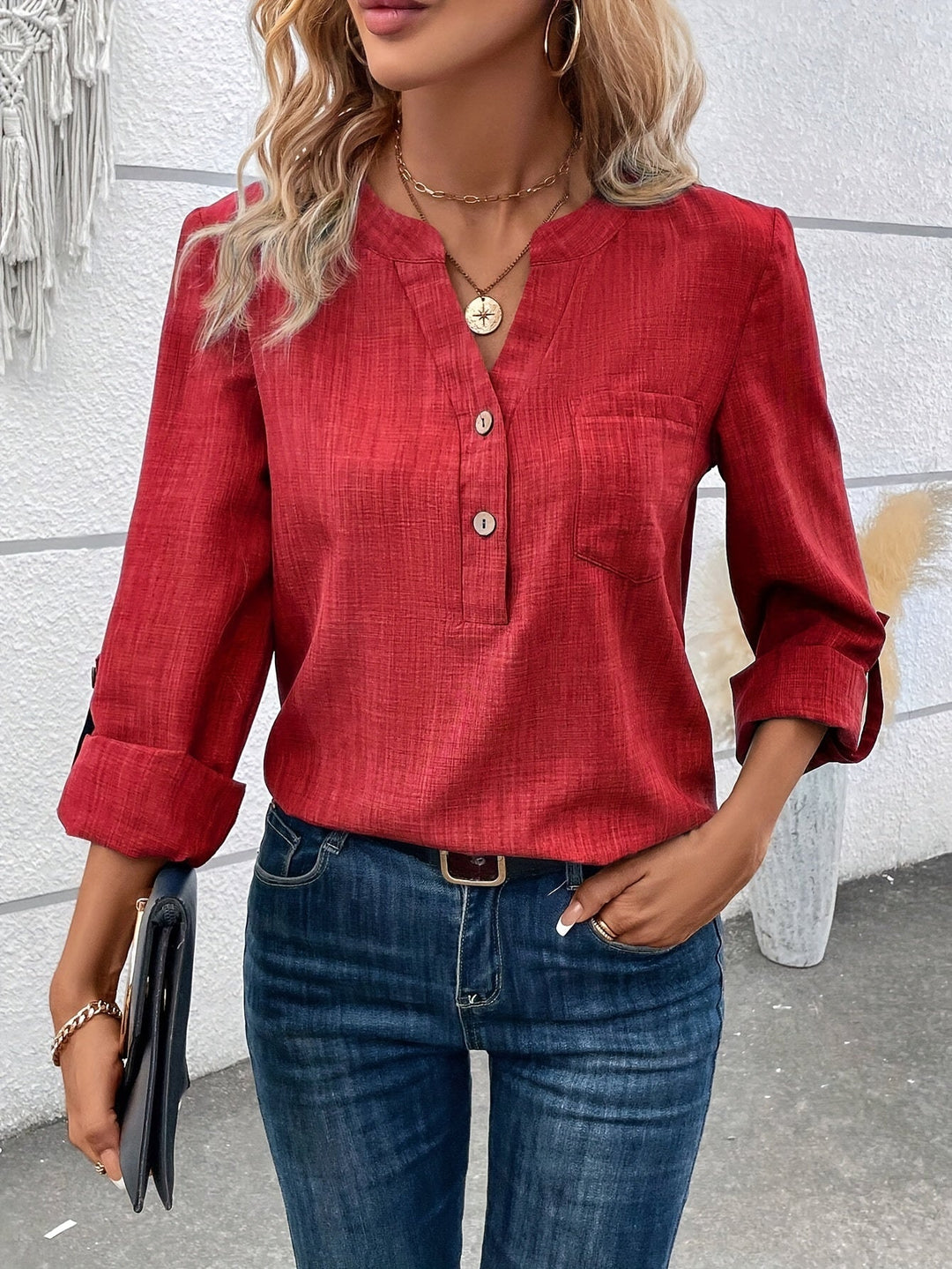 Lara | Gehaakte halsknoop blouse met lange mouwen