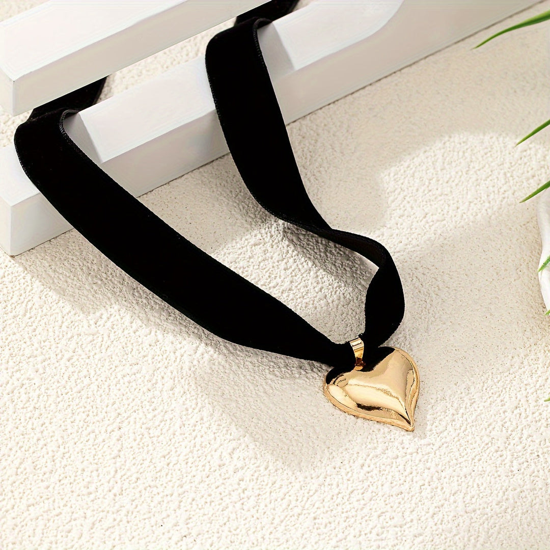 Nina | Elegante sexy liefdeshart ketting met zwarte flanellen band choker