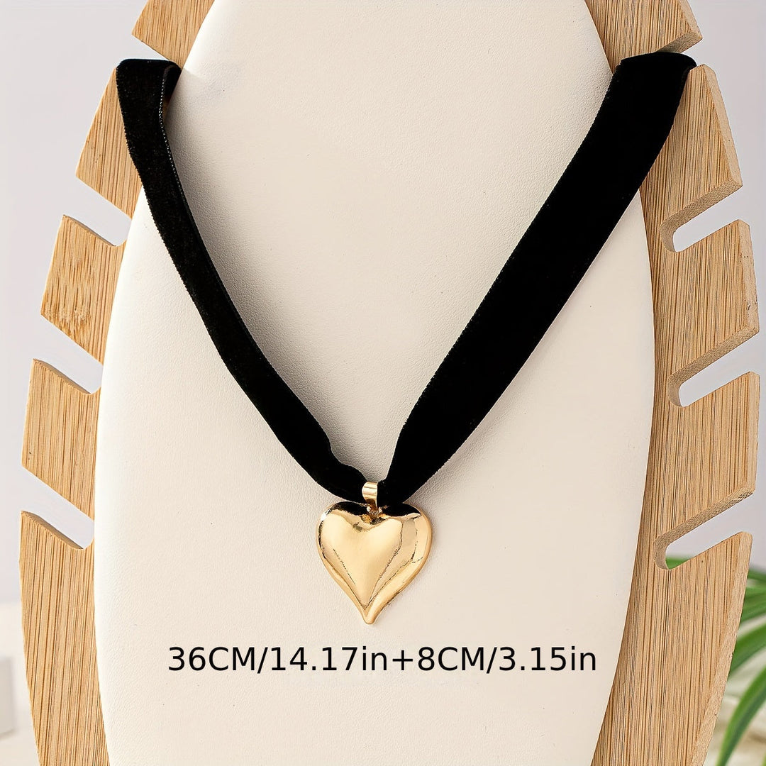Nina | Elegante sexy liefdeshart ketting met zwarte flanellen band choker