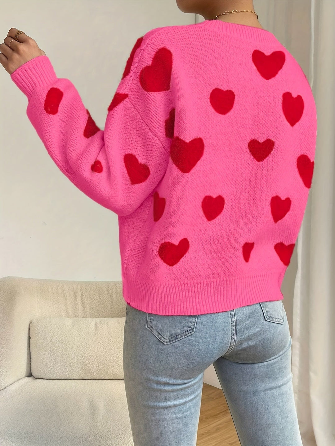 Sara | Roze trui met rood hartpatroon en ronde hals