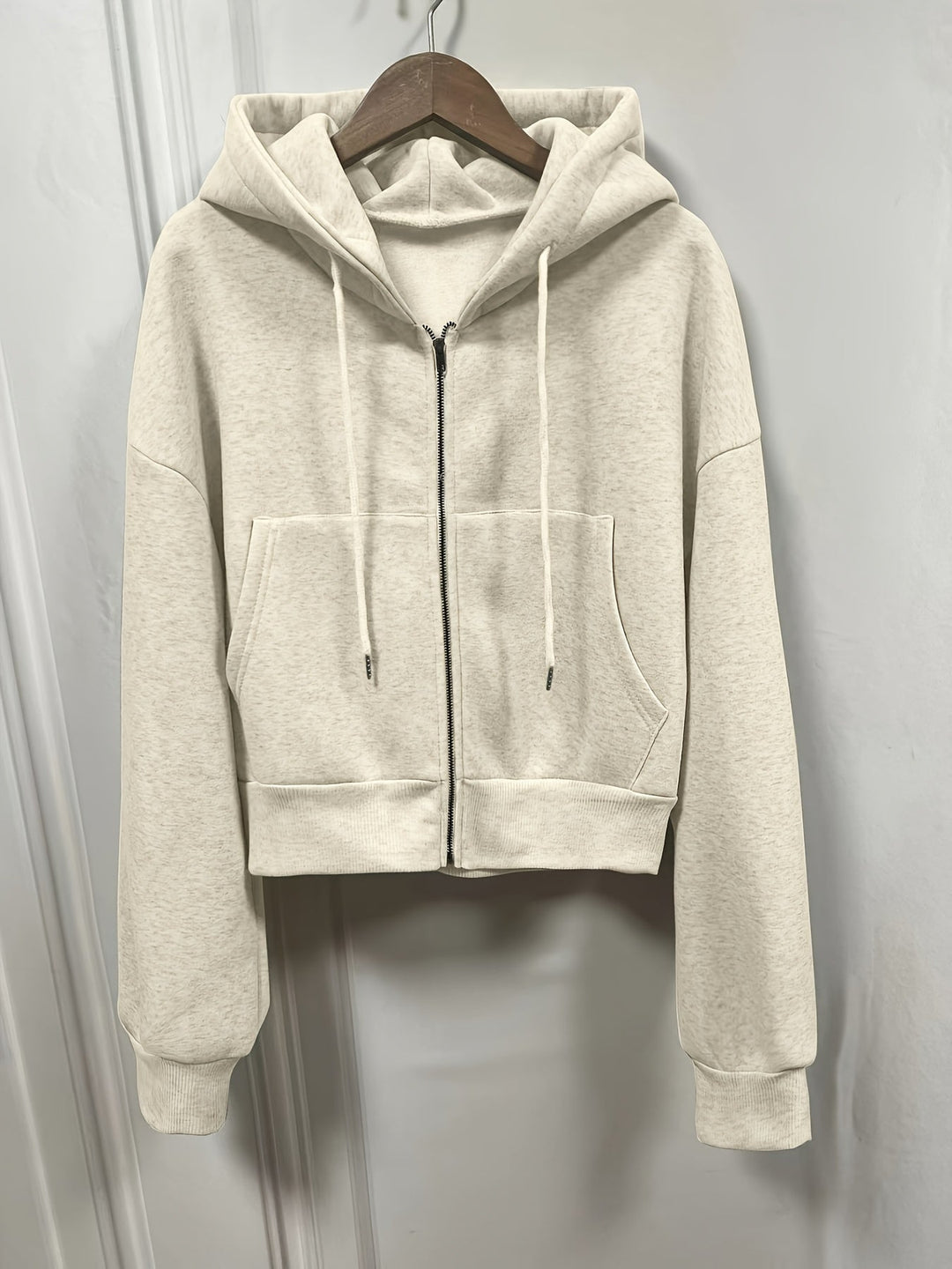Sophie | Effen hoodie met rits en trekkoord