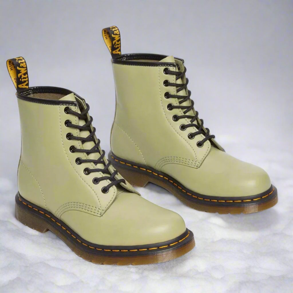 Classic Combat Boots met Moderne Aantrekkingskracht